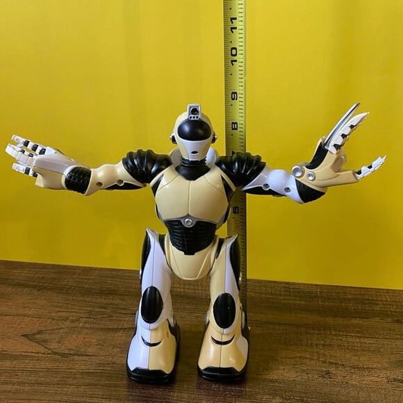 2005 Robosapien V2 Mini Robot FOR PARTS ONLY - Picture 7 of 7